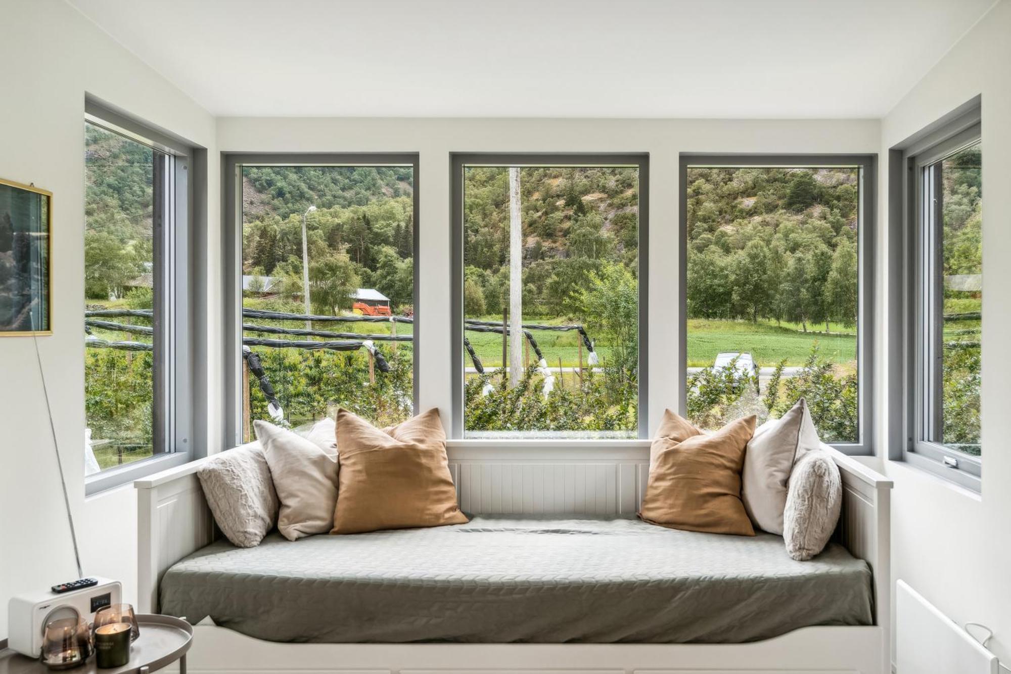 Jordeplegarden Holiday Home - Part Of A Farm - Two Buildings - Close To Flam Lærdalsøyri エクステリア 写真