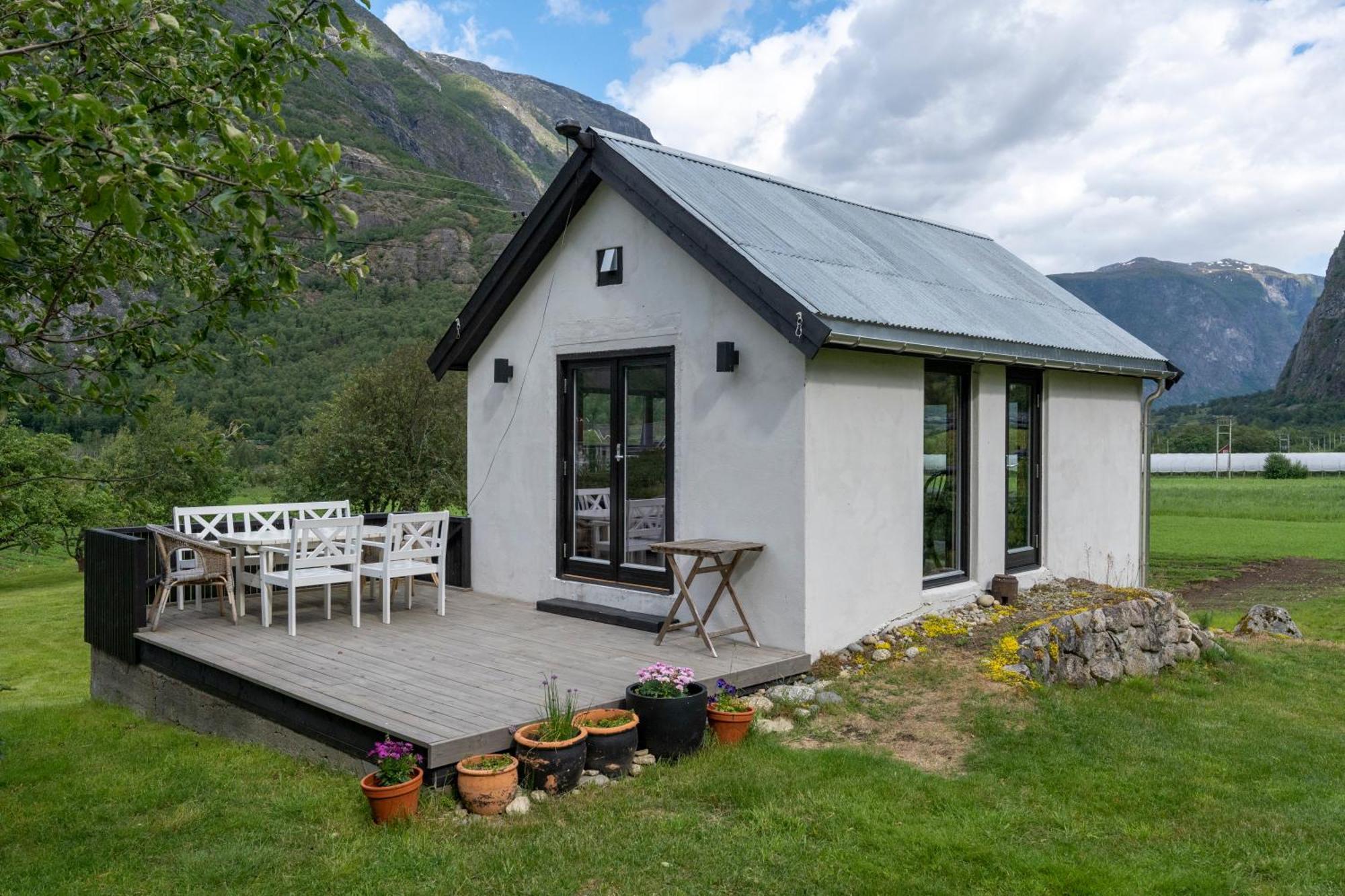 Jordeplegarden Holiday Home - Part Of A Farm - Two Buildings - Close To Flam Lærdalsøyri エクステリア 写真