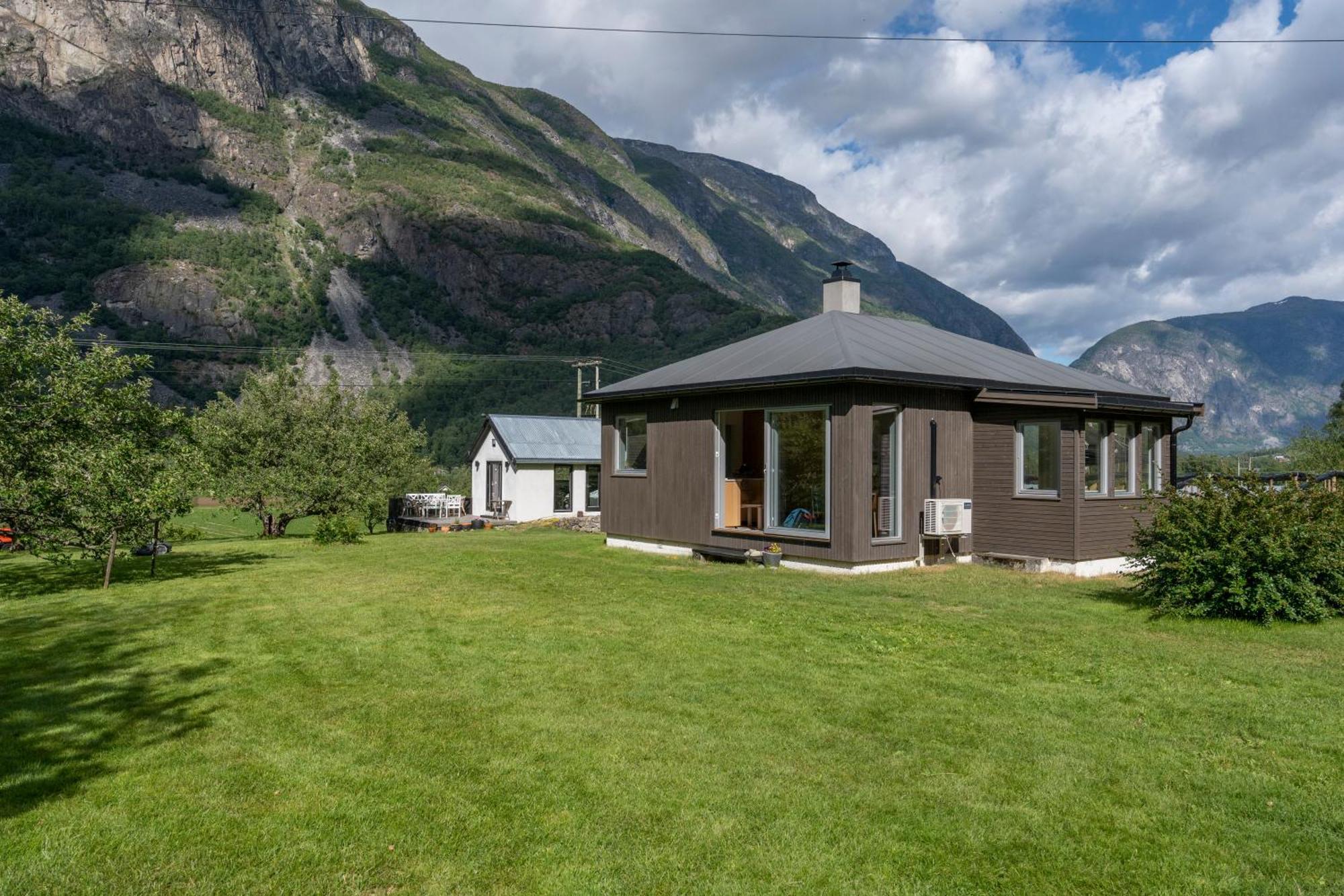 Jordeplegarden Holiday Home - Part Of A Farm - Two Buildings - Close To Flam Lærdalsøyri エクステリア 写真