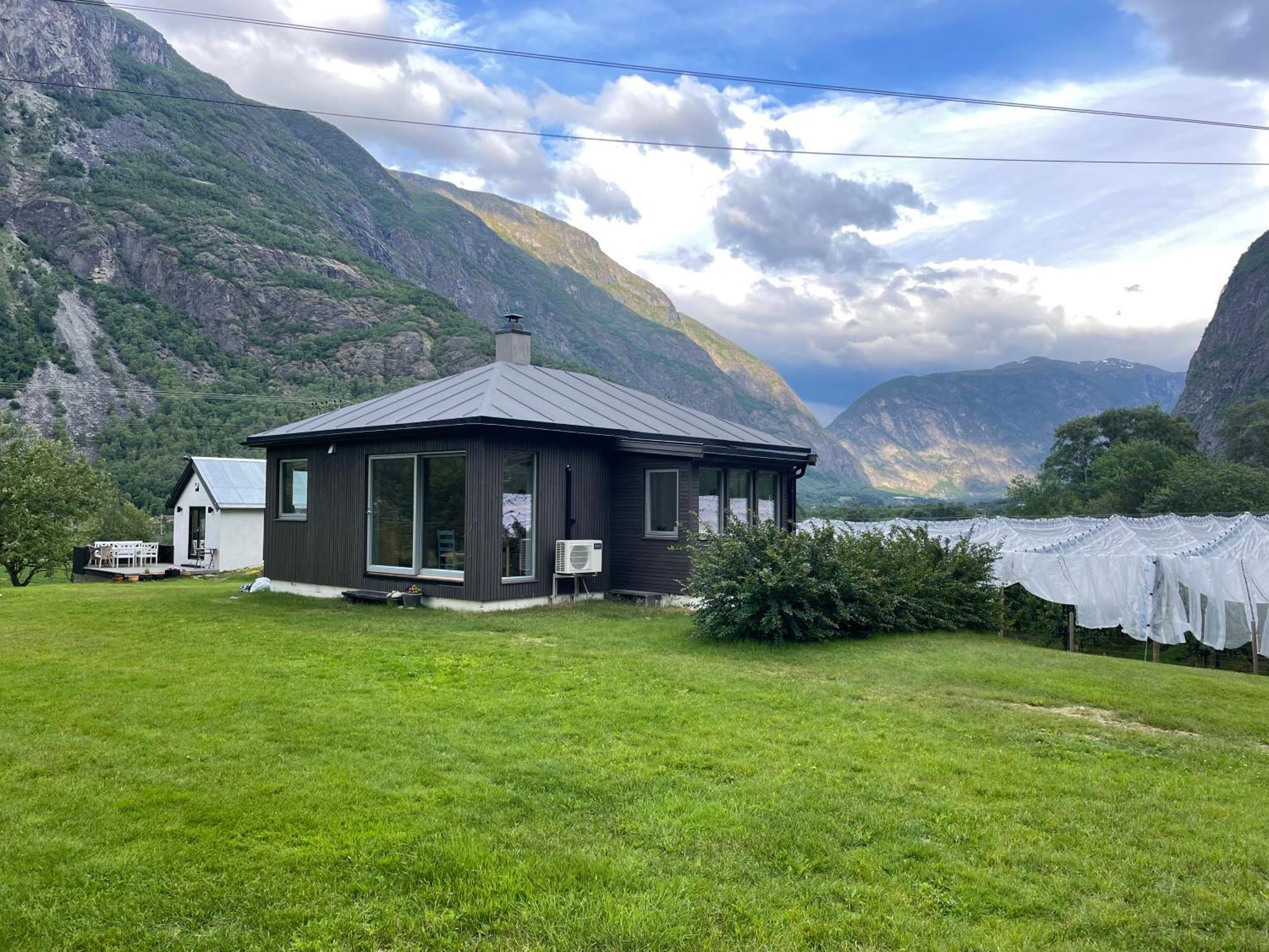 Jordeplegarden Holiday Home - Part Of A Farm - Two Buildings - Close To Flam Lærdalsøyri エクステリア 写真